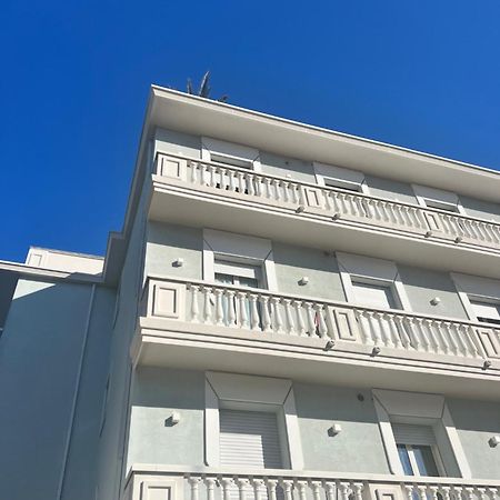 Residence Mimosa Римини Екстериор снимка