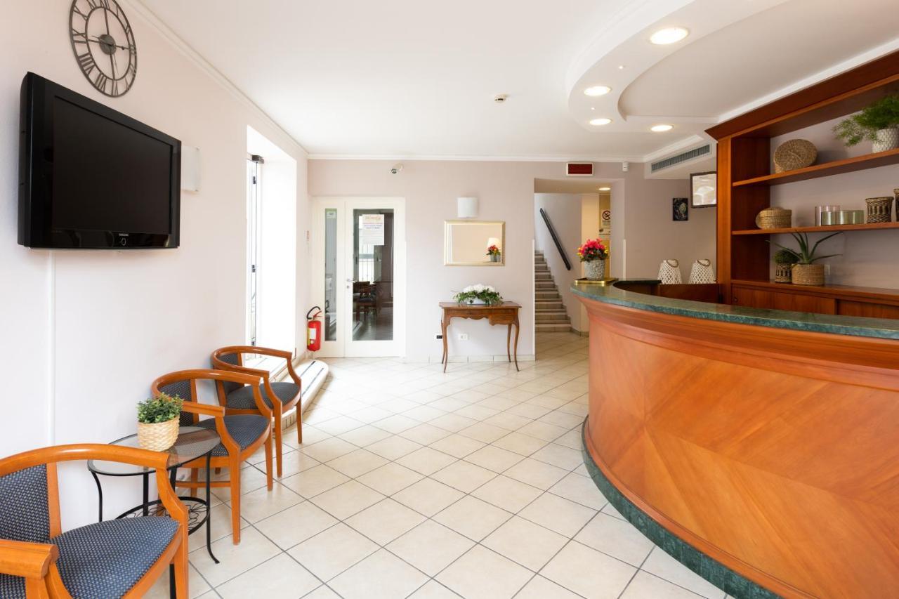 Residence Mimosa Римини Екстериор снимка