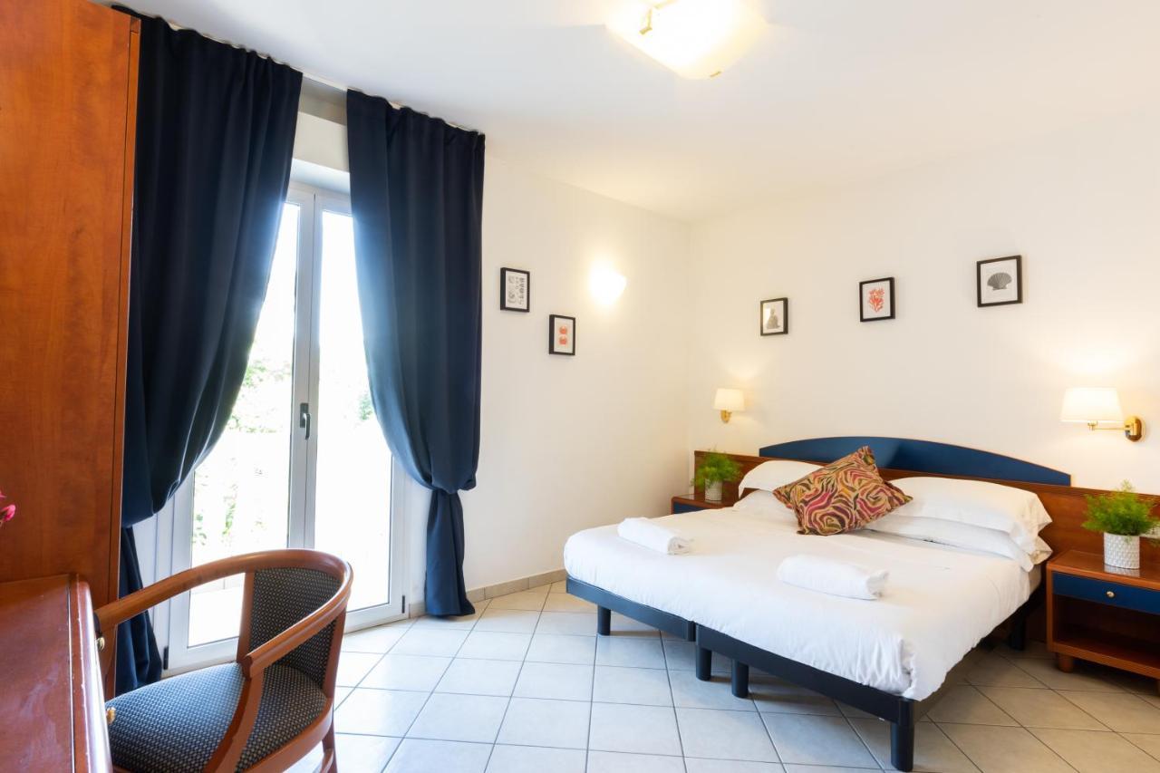 Residence Mimosa Римини Екстериор снимка