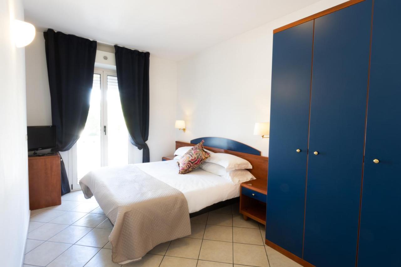 Residence Mimosa Римини Екстериор снимка