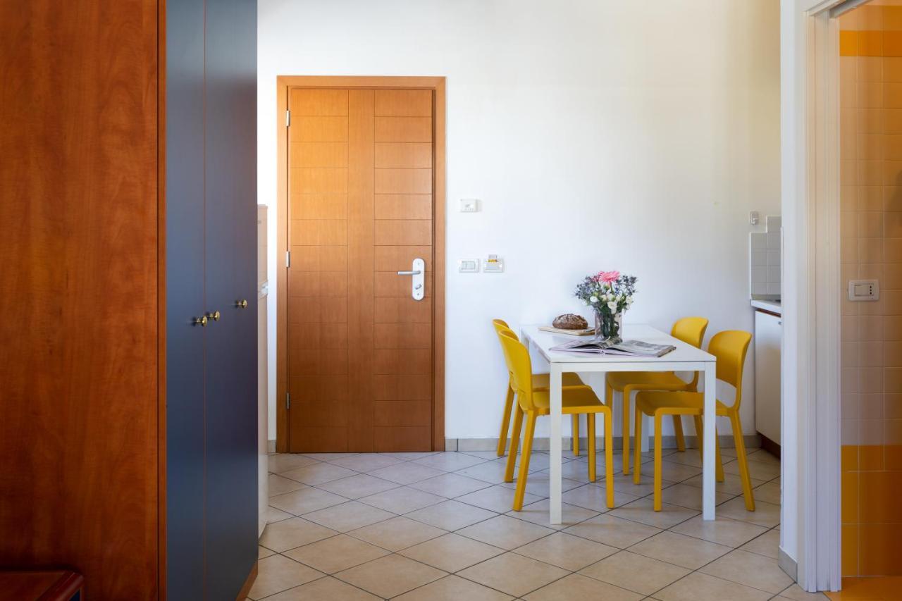 Residence Mimosa Римини Екстериор снимка