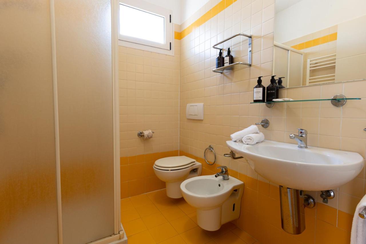 Residence Mimosa Римини Екстериор снимка