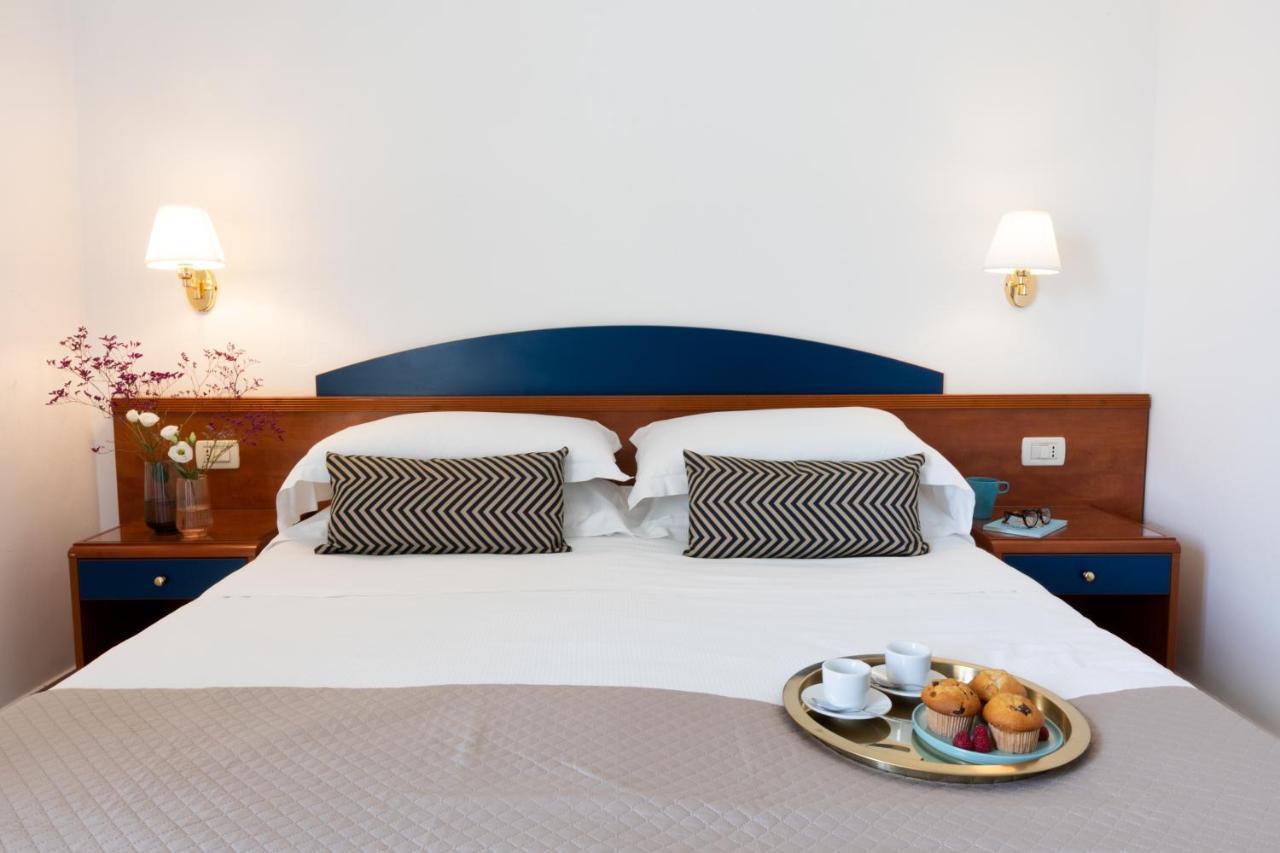 Residence Mimosa Римини Екстериор снимка
