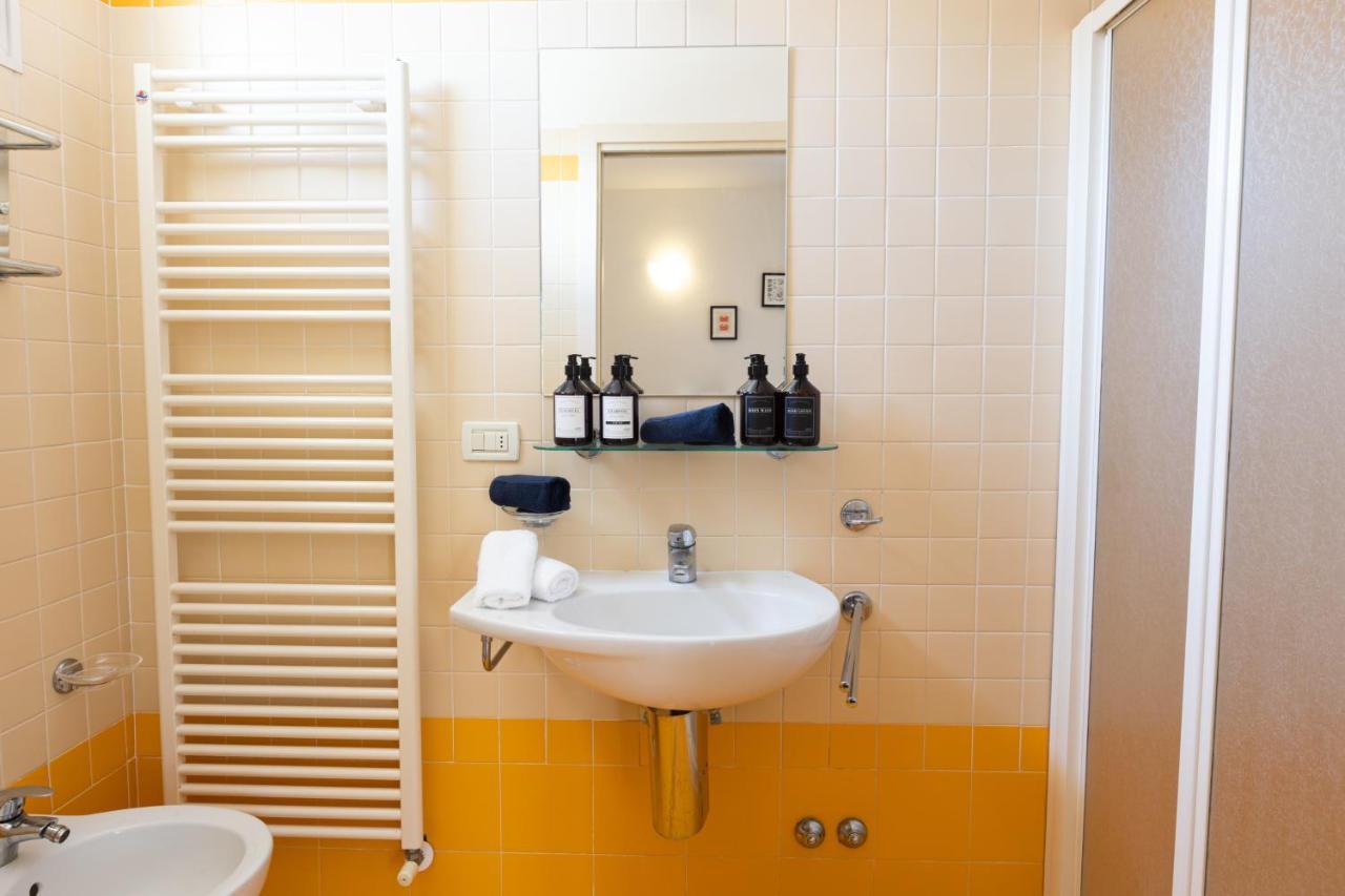Residence Mimosa Римини Екстериор снимка