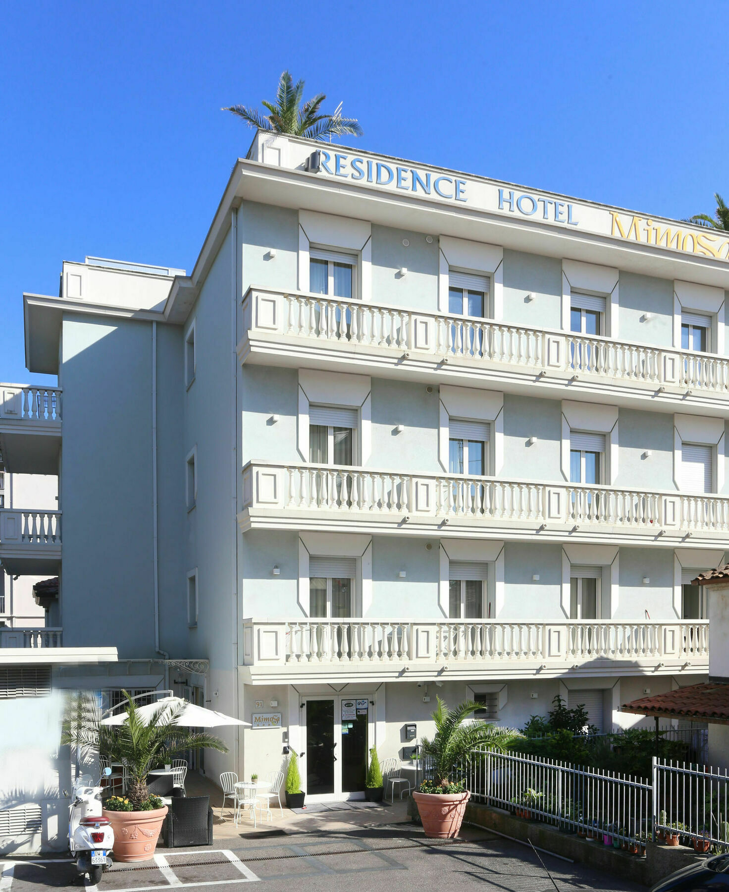 Residence Mimosa Римини Екстериор снимка