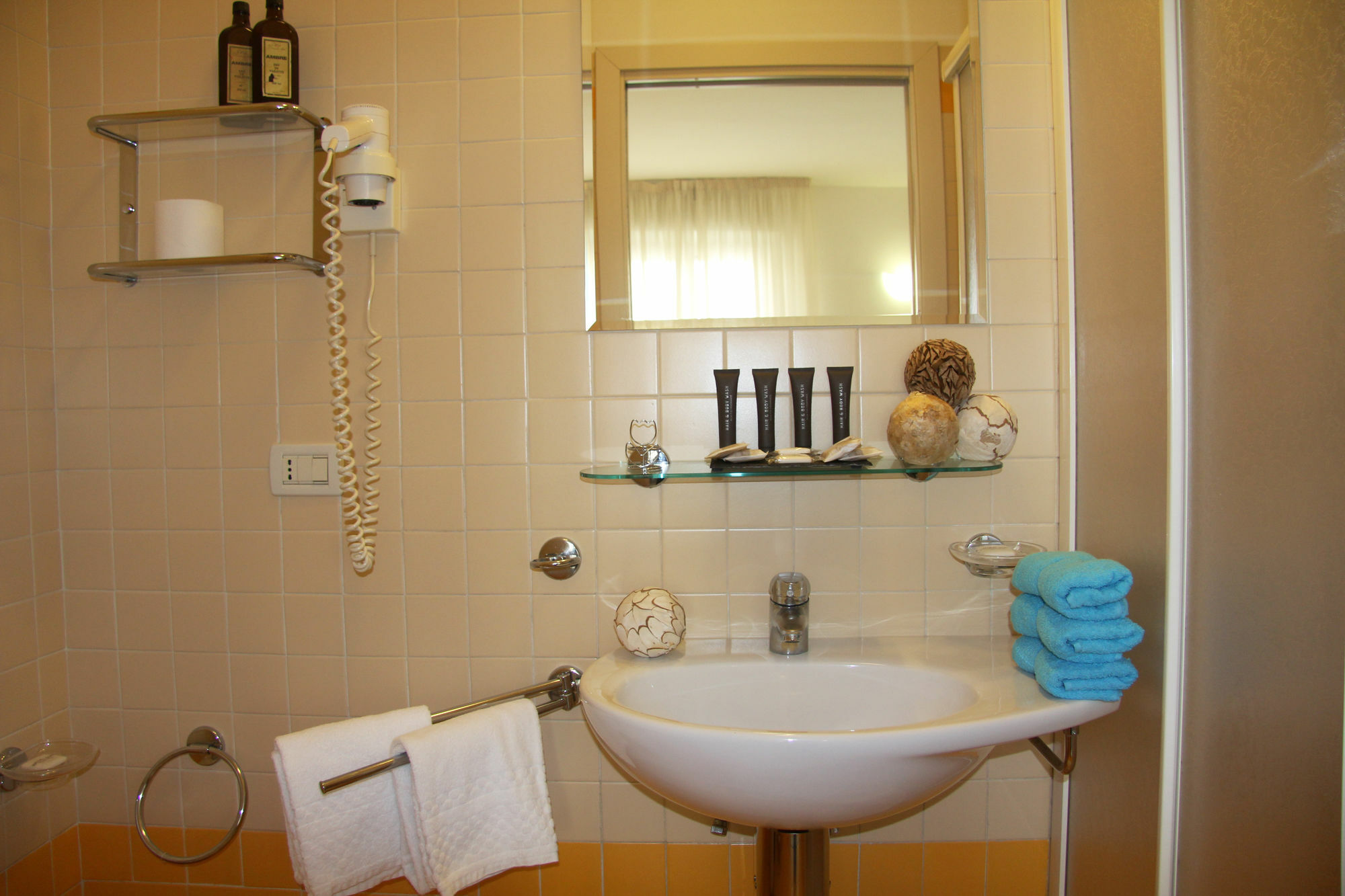 Residence Mimosa Римини Екстериор снимка
